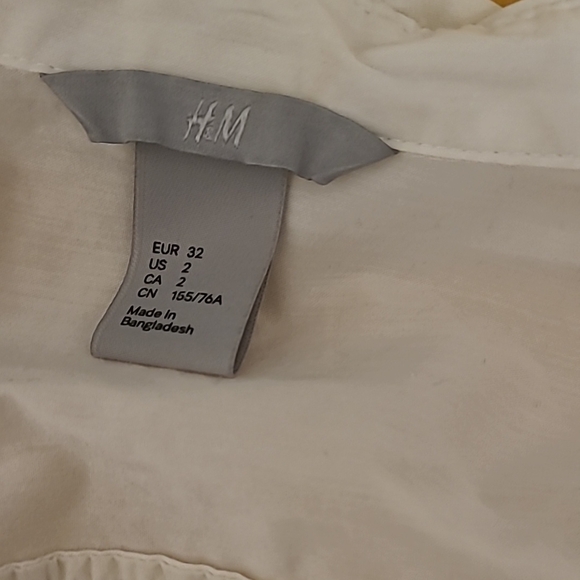 Elegant White Women's Button-Up Shirt - Picture 2 of 3